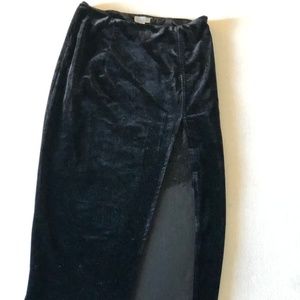 Black-slit Pencil Skirt